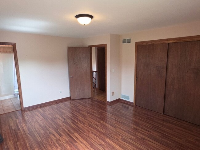 Building Photo - 4 bedroom home in Pleasant Prairie