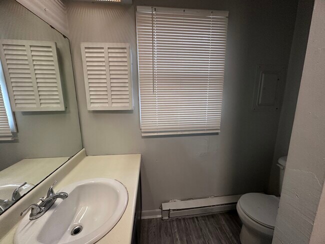 Building Photo - 202-B California-