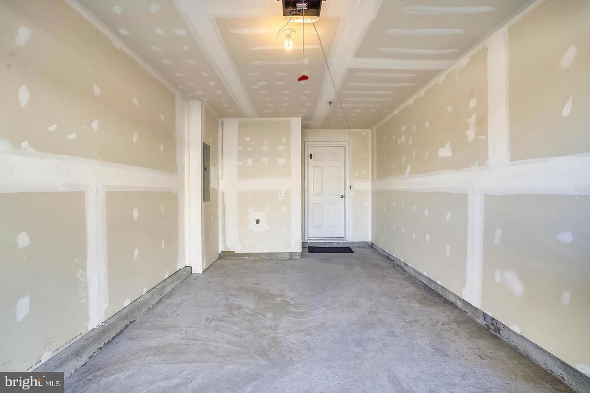 Building Photo - 6163 Margarita Way