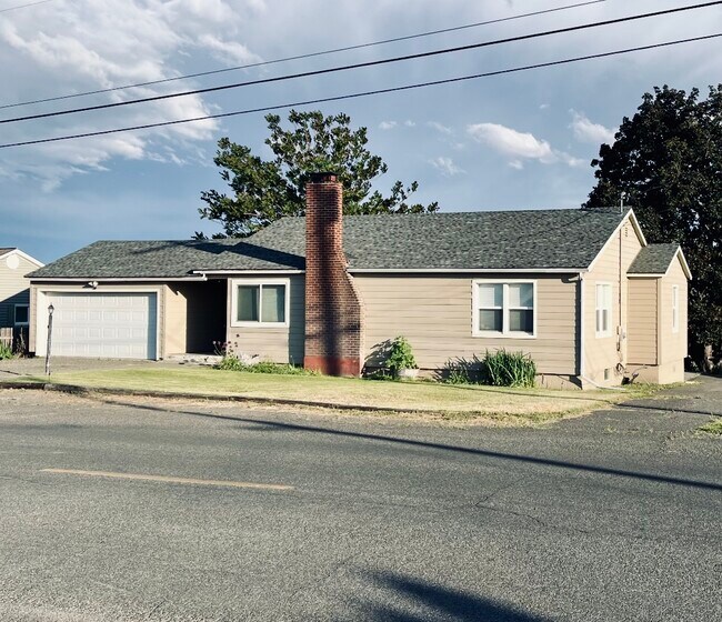 Building Photo - 501 Grandview Ave