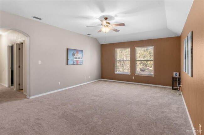 Building Photo - 29 Nicole Dr