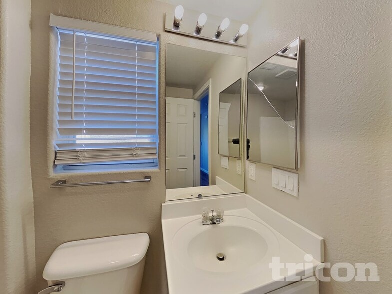 Building Photo - 6639 Weeping Pine St