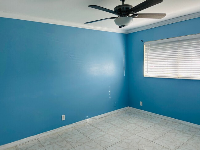 Building Photo - 2567 Dudley Dr W