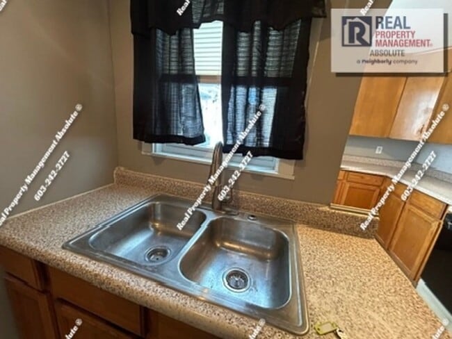 Building Photo - Large First-Floor 3BR Near Downtown Manchester