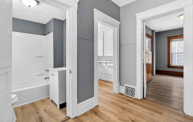 Building Photo - 458 Kling St