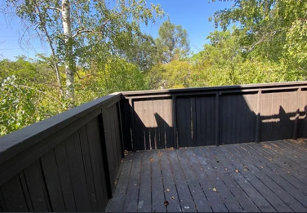 Building Photo - Charming 1bd/1ba Condo in Woodside HOA