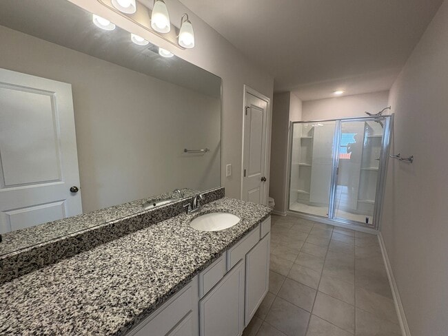 Building Photo - Spacious Townhome Available Now!