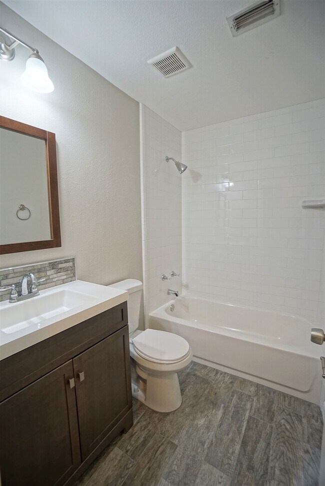 Building Photo - 3-Bed, 2-Bath, 1-Car Garage in the Carroll...