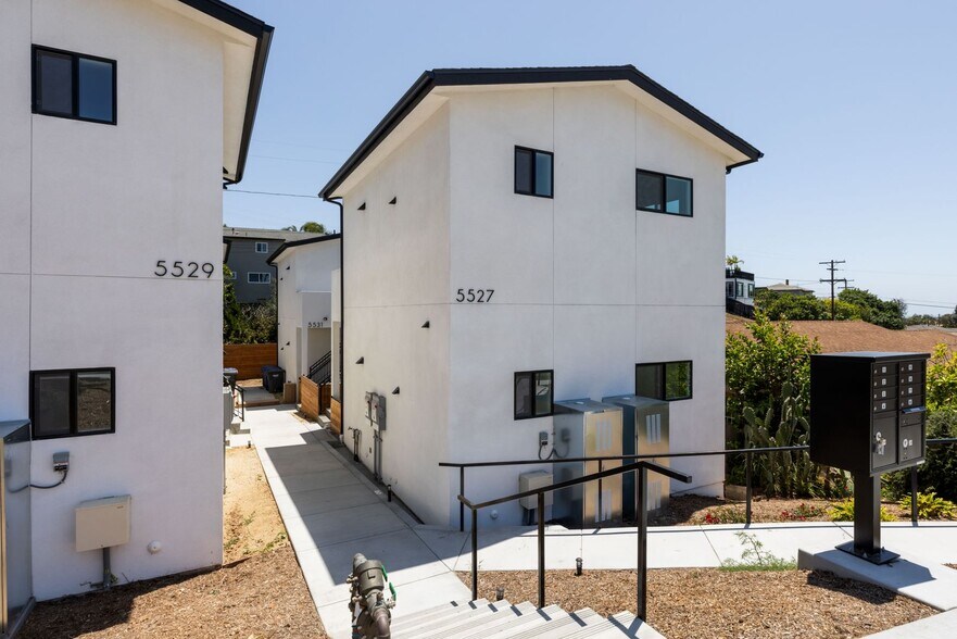 Building Photo - 5527-33 Olvera Ave