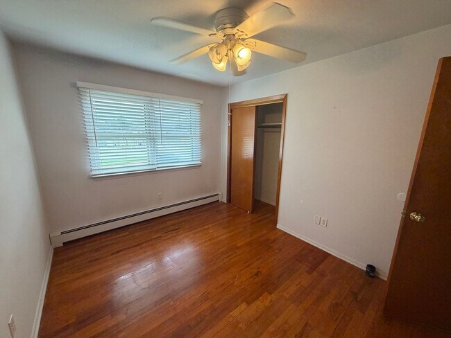 Building Photo - 536 Skylark Dr