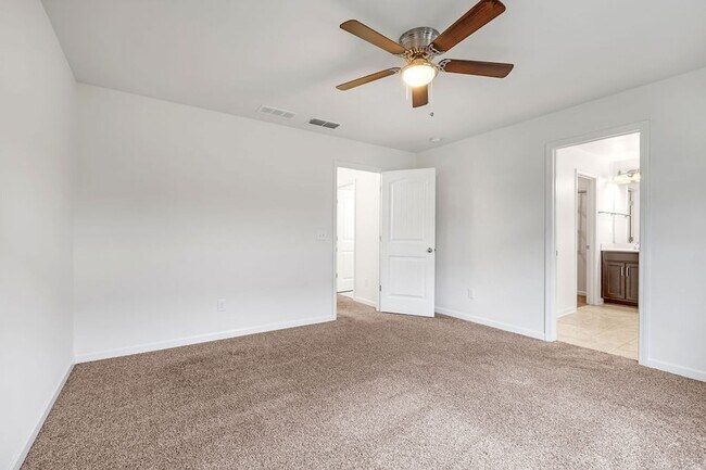 Building Photo - 1038 Livingstone Ln