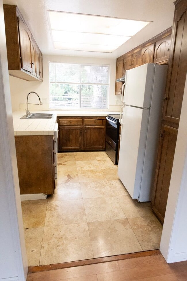 Building Photo - 5222 Countryside Dr