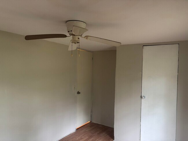Building Photo - 206 Tropicaire St