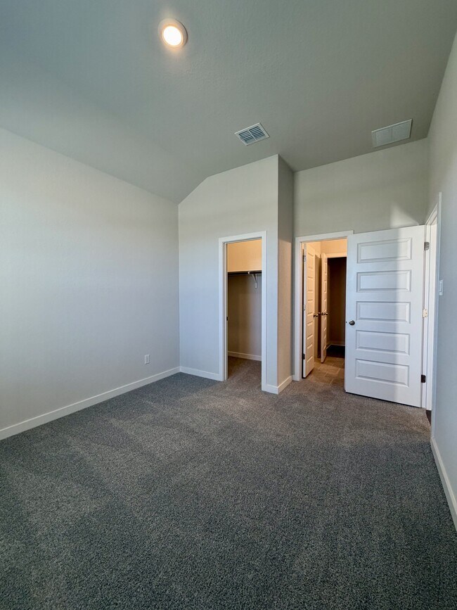 Building Photo - 14427 Inspiration Pt