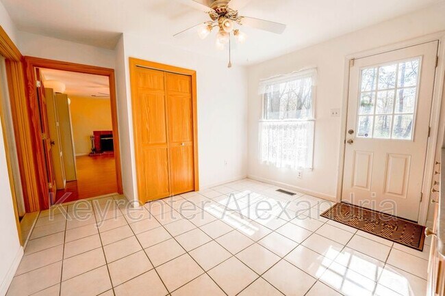 Building Photo - 7123 Red Horse Tavern Ln
