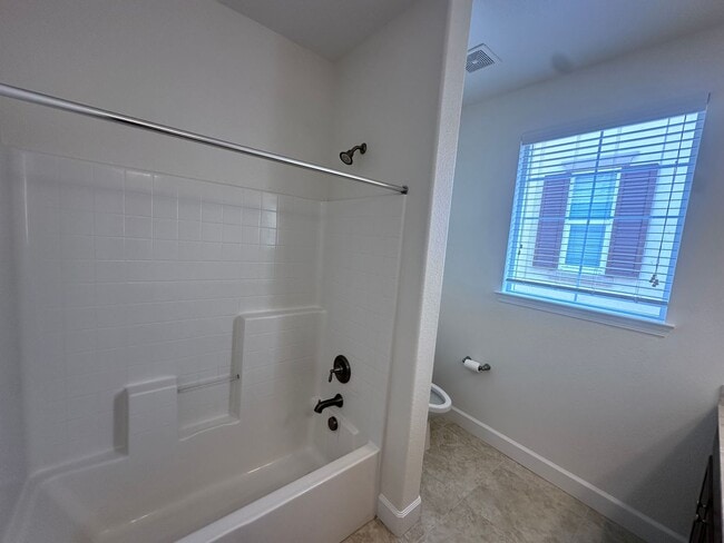 Building Photo - 10735 Ridgebrook Dr