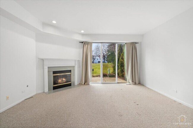 Building Photo - 1260 Cranbrook Dr