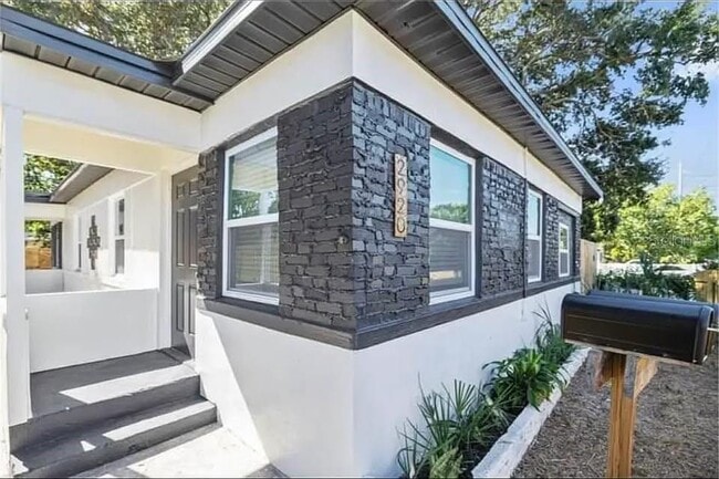 Building Photo - 2904 Emerson Ave S