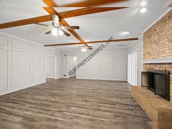 Building Photo - 1410 Pine Hill Dr