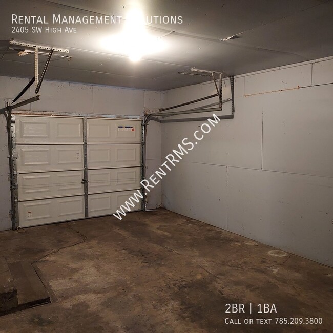 Building Photo - 2405 SW High Ave