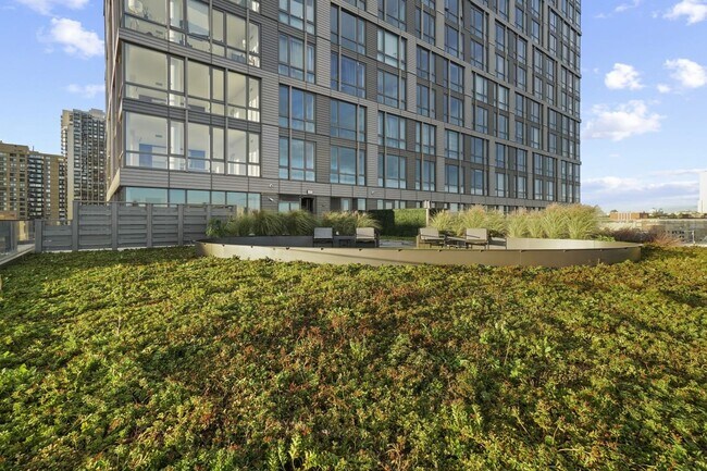 Building Photo - 75 Park Ln S