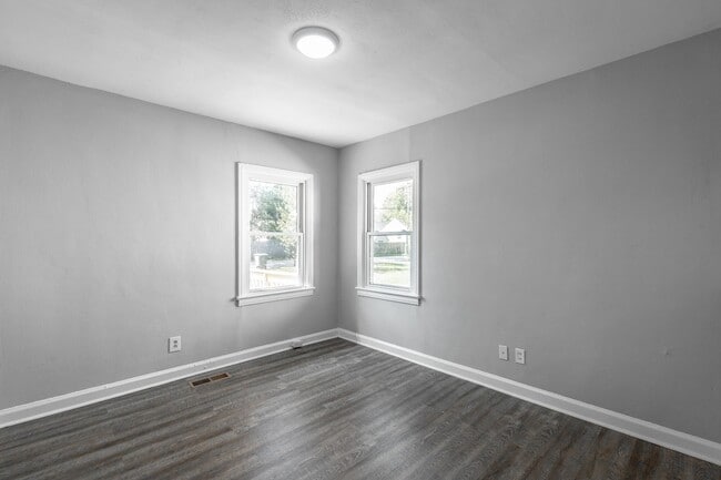 Building Photo - 5109-5111 Sunbeam Ave