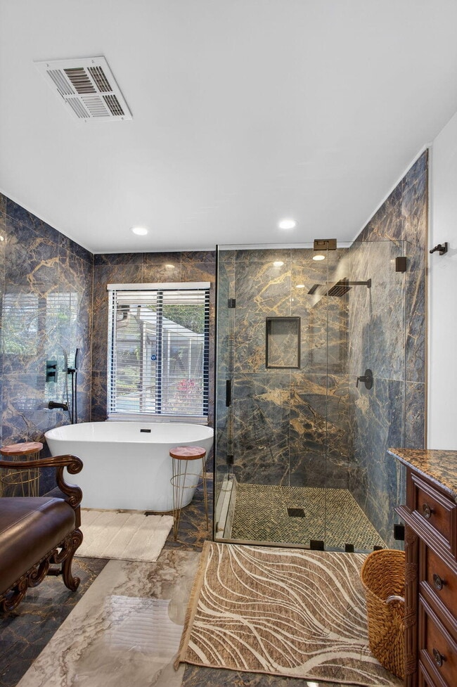 Building Photo - 168 Thornton Dr