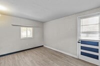 Building Photo - 1395 Bluebird Dr