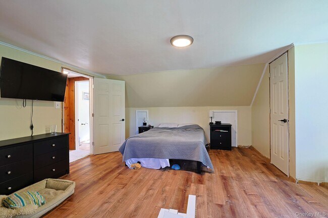 Building Photo - 1604 NY-9G