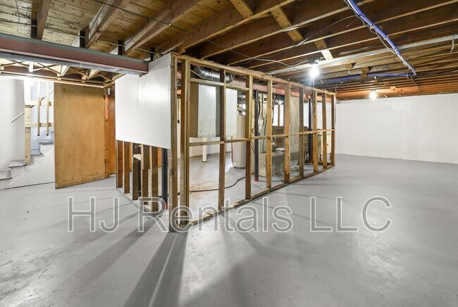 Building Photo - 10139 Cabot Dr