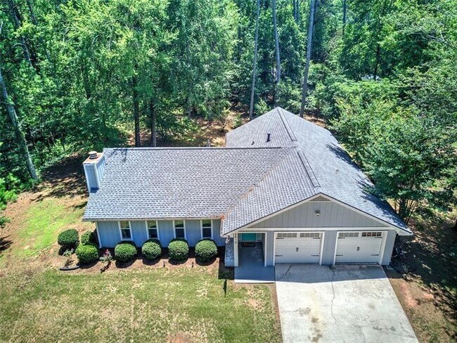 Building Photo - 3410 Holliglen Dr