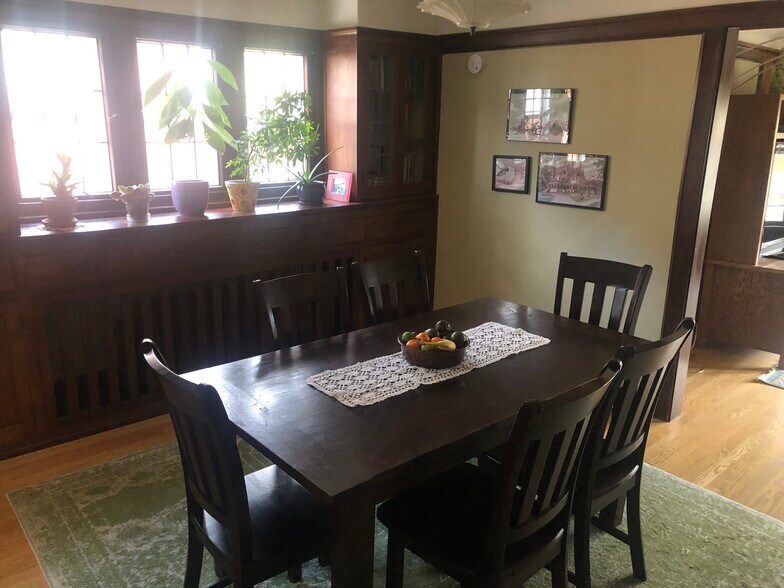 Dining - 1615 N 60th St