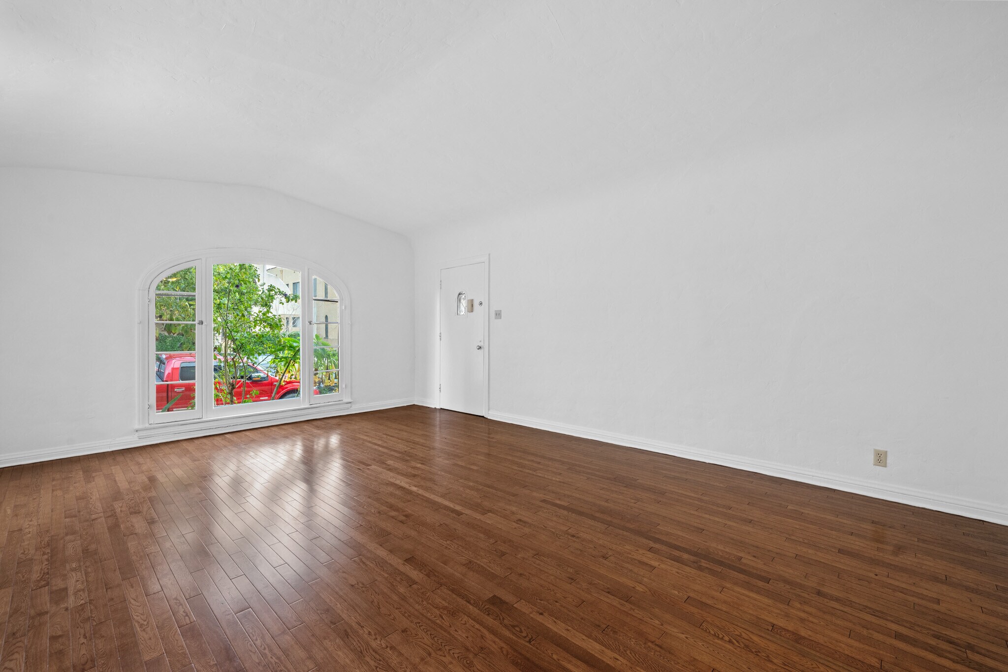 Building Photo - 429 N Gardner St