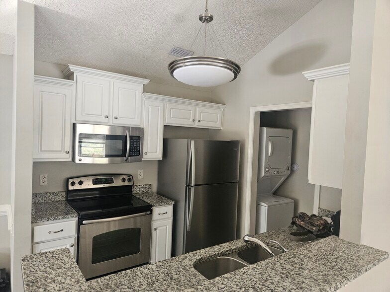 Building Photo - 1710 Duntrune Gln