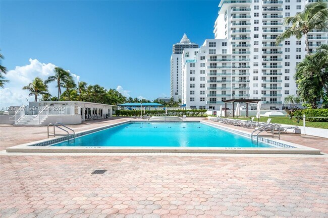 Building Photo - 5005 Collins Ave