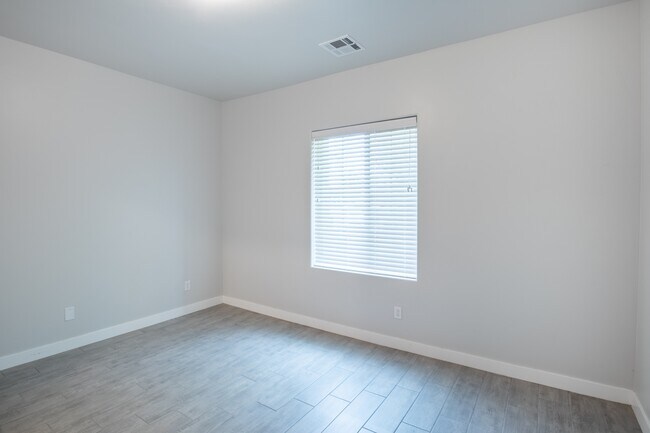 Building Photo - 6202 Bayberry Rd
