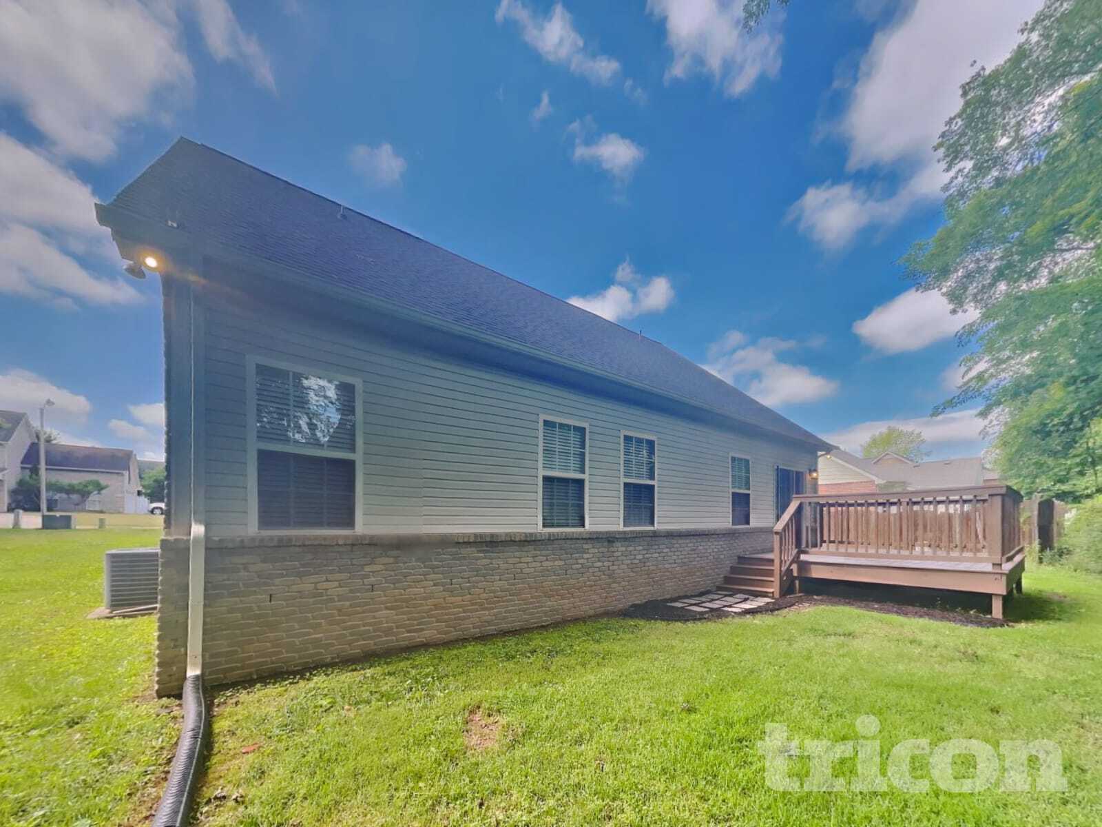 Building Photo - 217 Titans Cir