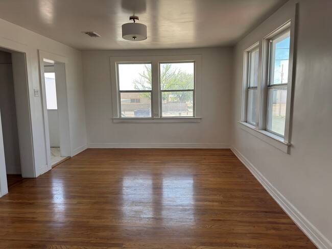 Building Photo - 120 N Austin St