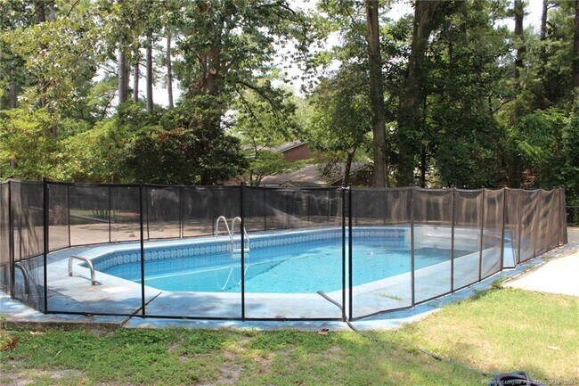 Building Photo - 236 Pinecrest Dr