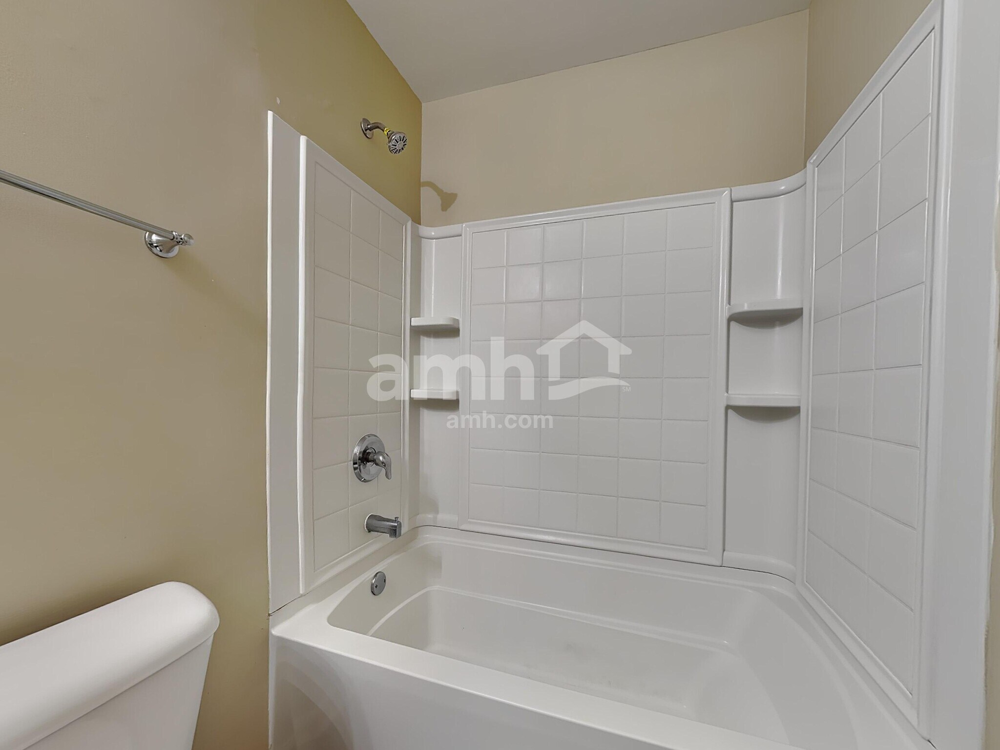 Building Photo - 103 Lake House Rd