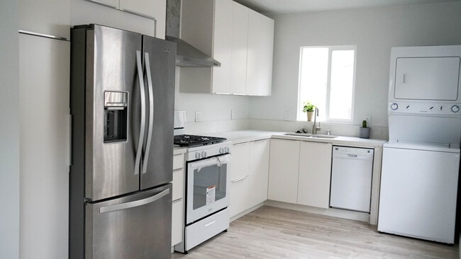 Building Photo - 1621 Micheltorena St