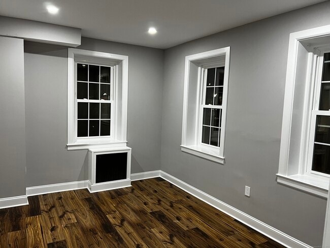 Building Photo - 59 Rennell St