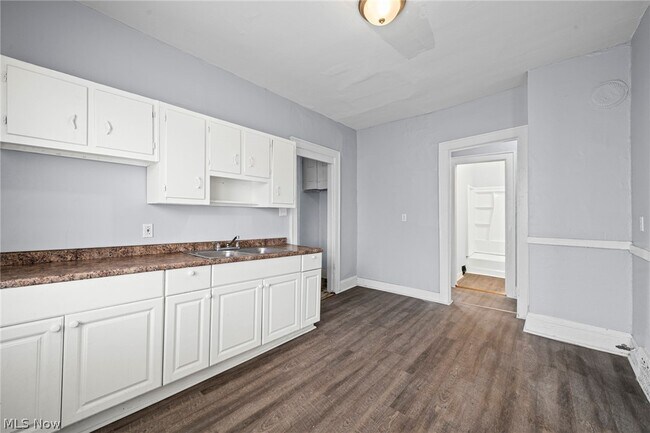 Building Photo - 3455 E 121st St