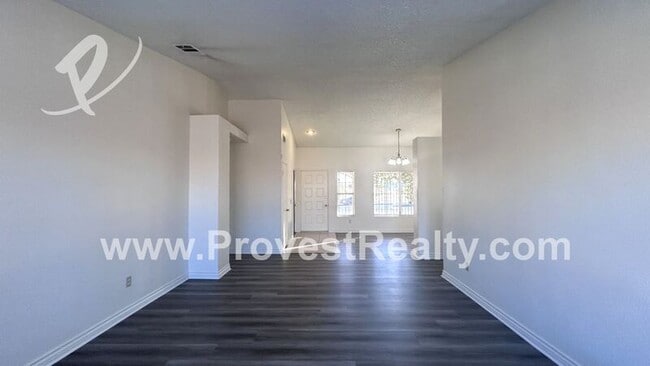 Building Photo - 16400 Nuevo Rd