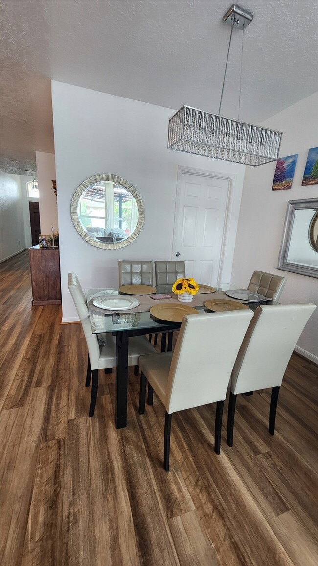 Building Photo - 2606 Oakwood Blf Trl