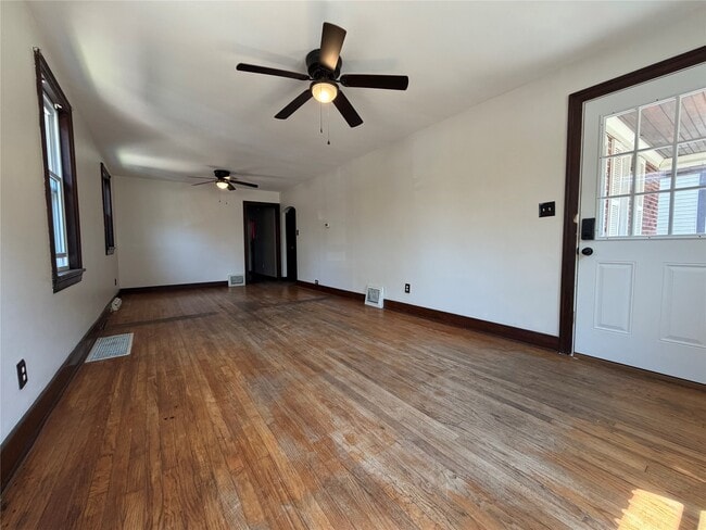 Building Photo - 522 E 33rd St