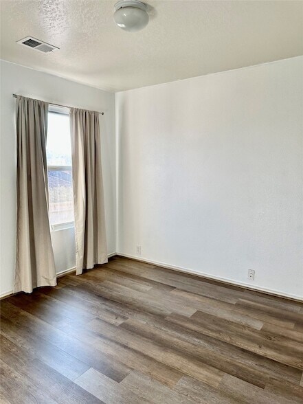 Building Photo - 29740 Sullivan Oaks Dr