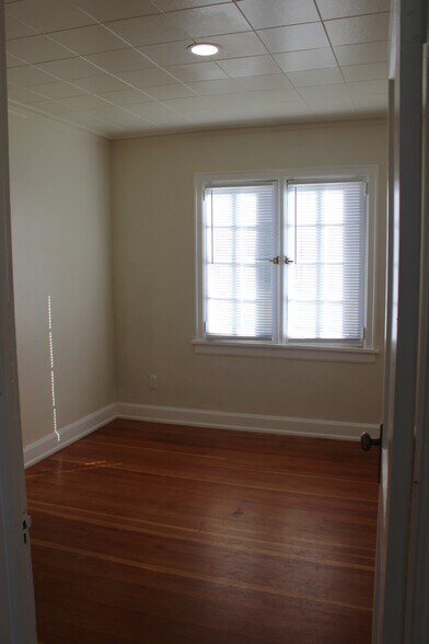 Building Photo - 535 Yakima St