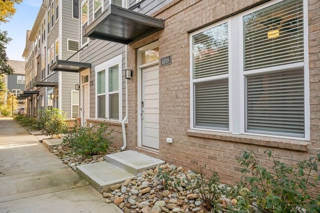 Building Photo - Prime Briar Creek Location – 3BR Townhome ...