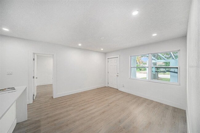 Building Photo - 3812 W Rogers Ave